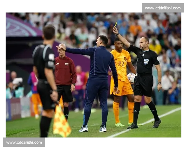 从裁判口袋到赛场秩序黄牌如何改变比赛走向与心理博弈的深层影响